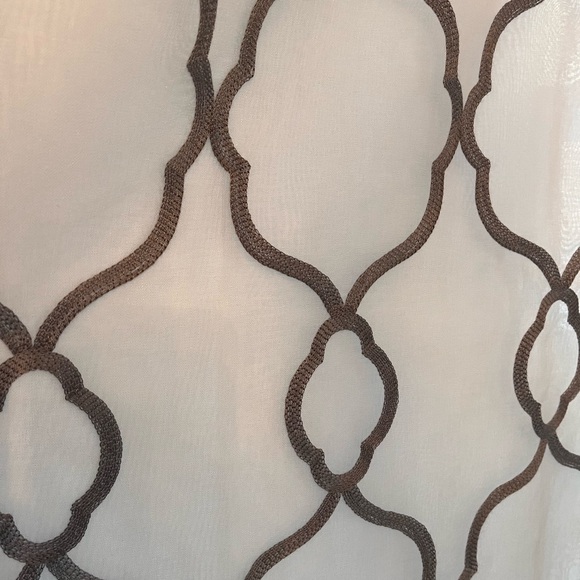 4 panels - Patterned Curtains in White and gray with grommet tops - Picture 2 of 3